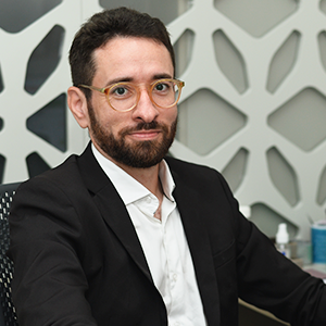 Dr. Daniel Dutra