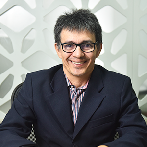 Dr. Carlos Eduardo G. Tavares